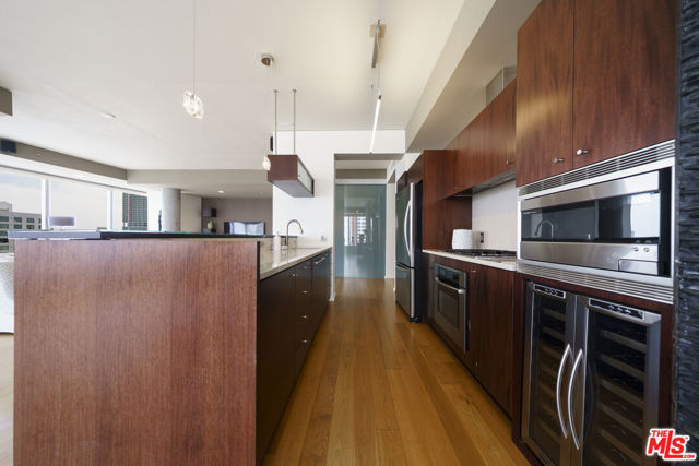 1155 S Grand Avenue, Los Angeles CA: https://media.crmls.org/mediaz/d59b254b-b393-43d5-915a-c2ea32320174.jpg