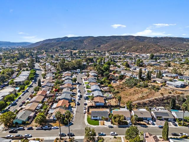 Detail Gallery Image 29 of 40 For 13328 Silver Lake Dr, Poway,  CA 92064 - 3 Beds | 2 Baths