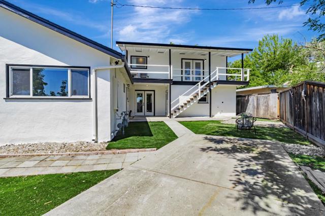 2698 Goodwin Avenue, Redwood City CA: https://media.crmls.org/mediaz/d59c2e84-9c86-47c5-b860-2f32de242081.jpg