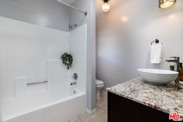 850 N Kenwood Street, Burbank CA: https://media.crmls.org/mediaz/d59c7b31-06cd-4552-b8fd-47195f2a01bb.jpg