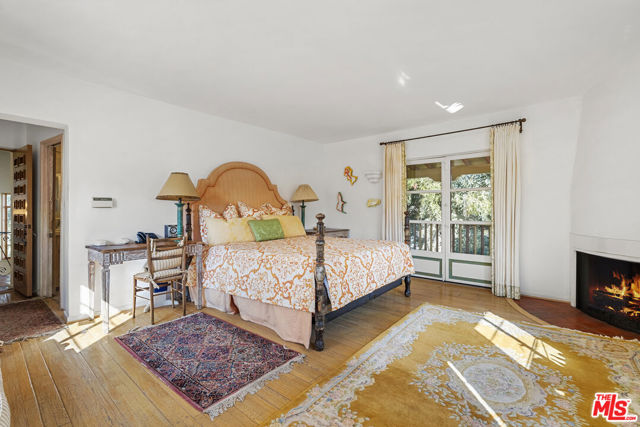 Drew Fenton | 334 N Carmelina Avenue Los Angeles CA | MLS: 7014320