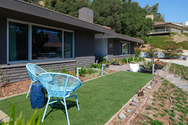 3351 Country Club Drive, Glendale CA: https://media.crmls.org/mediaz/d59cf4db-4cc6-4395-b10e-d2f8d187f44c.jpg