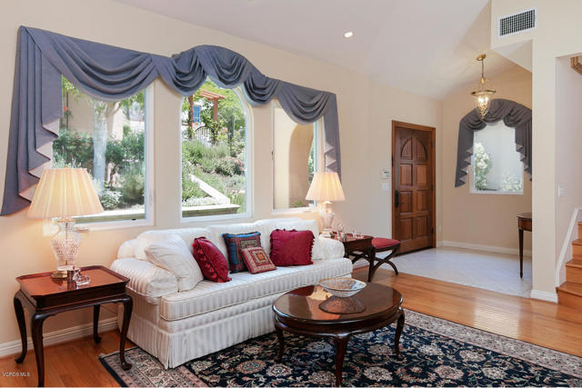 2167 Palomar Avenue, Ventura CA: https://media.crmls.org/mediaz/d59d5b04-8d54-4937-9367-d833b544d0c2.jpg