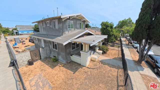 1890 Pasadena Avenue, Long Beach CA: https://media.crmls.org/mediaz/d59d753c-6847-433f-b084-43ec18664ed1.jpg