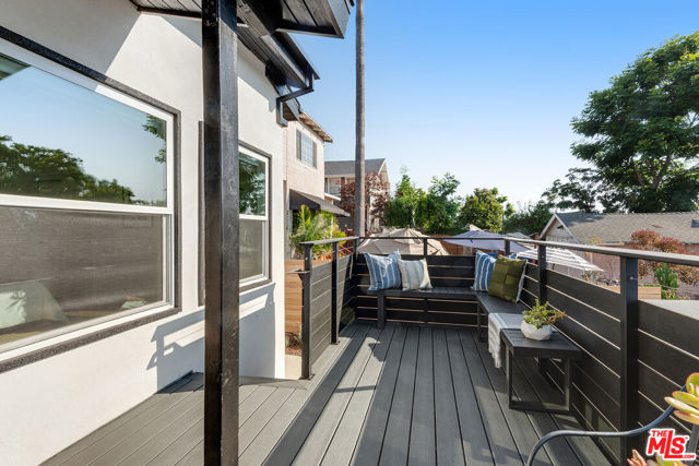 841 N La Fayette Park Place, Los Angeles CA: https://media.crmls.org/mediaz/d59db563-49bf-4897-b0d3-3aefaa79ba1b.jpg