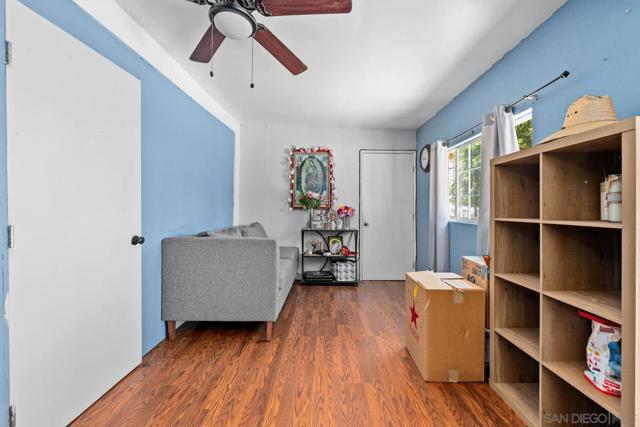 124 E View St, Fallbrook CA: https://media.crmls.org/mediaz/d59dee9d-a4ac-4449-a5a9-5ae5c58b9423.jpg