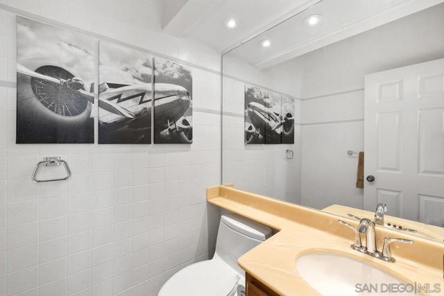 5865 FRIARS RD, San Diego CA: https://media.crmls.org/mediaz/d59e1ffb-ef6b-4913-81e3-abb99eaf0ea8.jpg