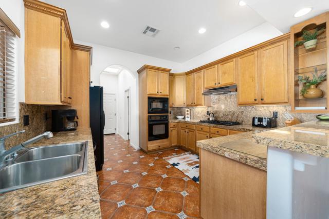 52685 Avenida Ramirez, La Quinta CA: https://media.crmls.org/mediaz/d59eaa61-6ae4-43e0-8693-a18e124b8539.jpg