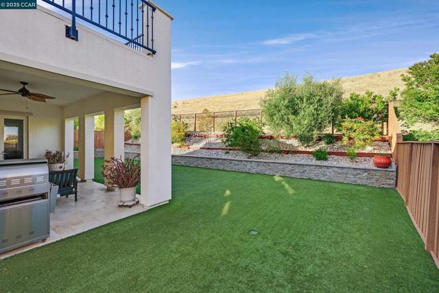 5057 Volterra Ct, Dublin CA: https://media.crmls.org/mediaz/d59f5e72-2620-496a-b4ef-549c57ea8152.jpg