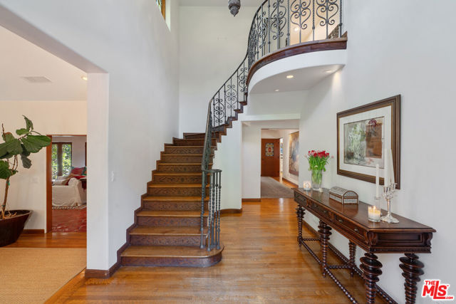 221 S Beverly Glen Boulevard, Los Angeles CA: https://media.crmls.org/mediaz/d5a01739-432a-4f37-a66f-f4a1b672ff90.jpg