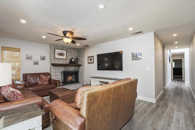 Detail Gallery Image 15 of 54 For 1668 Avenida Cherylita, El Cajon,  CA 92020 - 4 Beds | 2/1 Baths