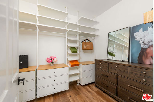 6453 Zuma View Place, Malibu CA: https://media.crmls.org/mediaz/d5a0c91c-6dc8-4bb6-9866-1a01d09be9fb.jpg