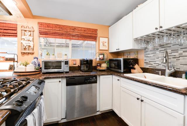 Detail Gallery Image 4 of 28 For 4666 Shoshoni Ave, San Diego,  CA 92117 - 3 Beds | 1 Baths