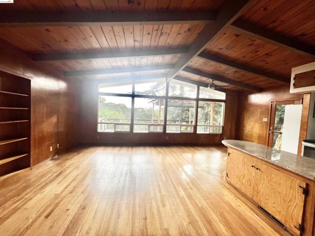 58 Pomona St, Crockett CA: https://media.crmls.org/mediaz/d5a125d0-d404-48cf-8d64-f07ce5e38fa1.jpg
