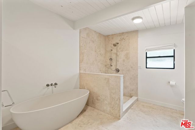 4950 Marmol Drive, Woodland Hills CA: https://media.crmls.org/mediaz/d5a14814-c630-47de-93da-612fb37a2bc1.jpg