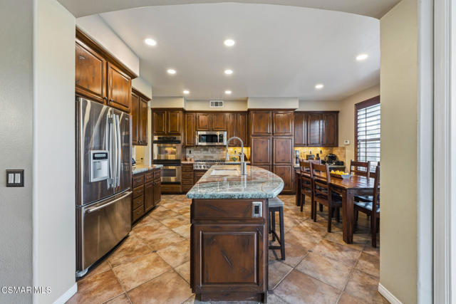 Image 31 of 51 For 490 Peter Place