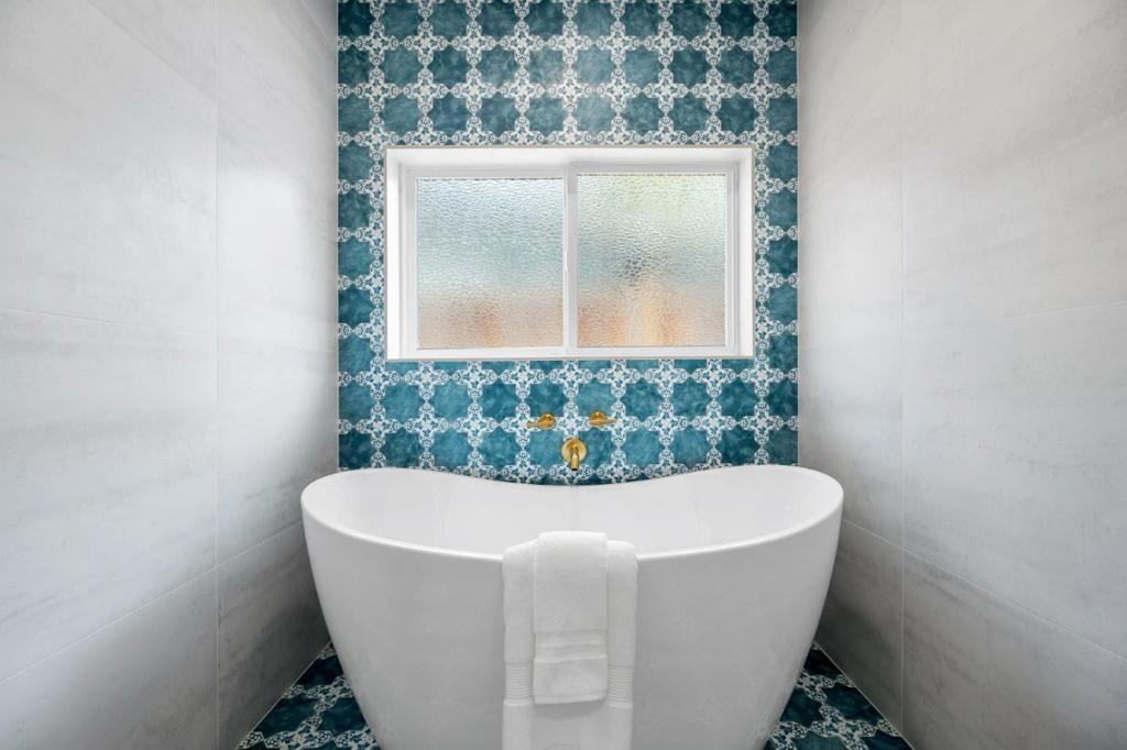 https://media.crmls.org/mediaz/d5a218e2-37d1-4b69-ad0f-fc0c40a0e728.jpg?preset=X-Large