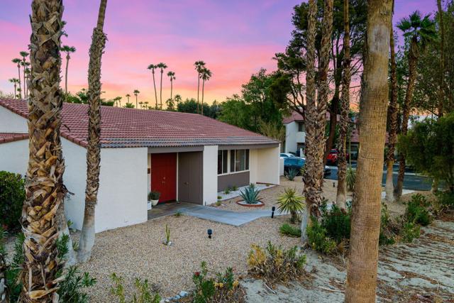 2501 N Whitewater Club Drive, Palm Springs CA: https://media.crmls.org/mediaz/d5a2af90-ae9d-4cf1-8b93-e9ca3db66e17.jpg