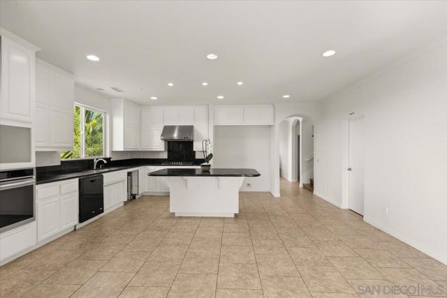 2342 CARIOCA PL, Vista CA: https://media.crmls.org/mediaz/d5a321aa-bdc4-45a7-8f72-a0b160a0031d.jpg