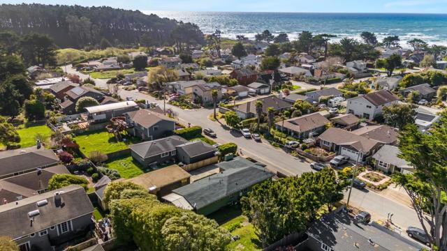414 Vermont Avenue, Moss Beach CA: https://media.crmls.org/mediaz/d5a3b4df-bdbf-4cf5-86df-6f0a08feb911.jpg