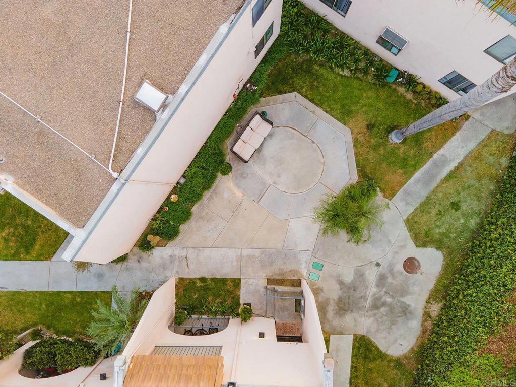 https://media.crmls.org/mediaz/d5a428ee-8234-4ae3-9a86-7a9758b6a9fd.jpg?preset=X-Large