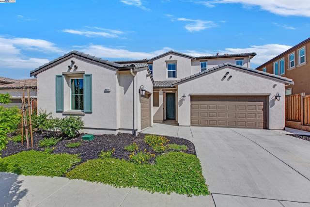 2222 Davie Pl, Tracy CA: https://media.crmls.org/mediaz/d5a493b8-92a9-471b-bf9f-3f3a3341003b.jpg