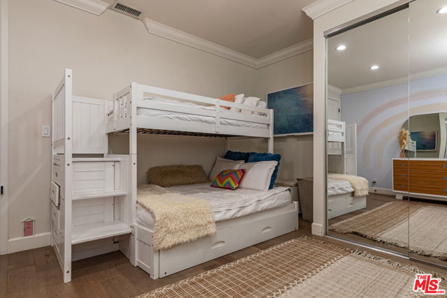 5 Bed Home for Sale in Los Angeles, California
