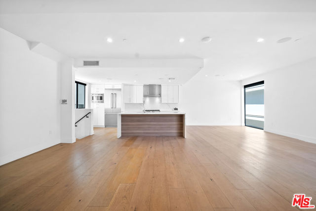 733 N Gramercy Place, Los Angeles CA: https://media.crmls.org/mediaz/d5a4ec70-ba2b-4556-9e88-7be99c875735.jpg