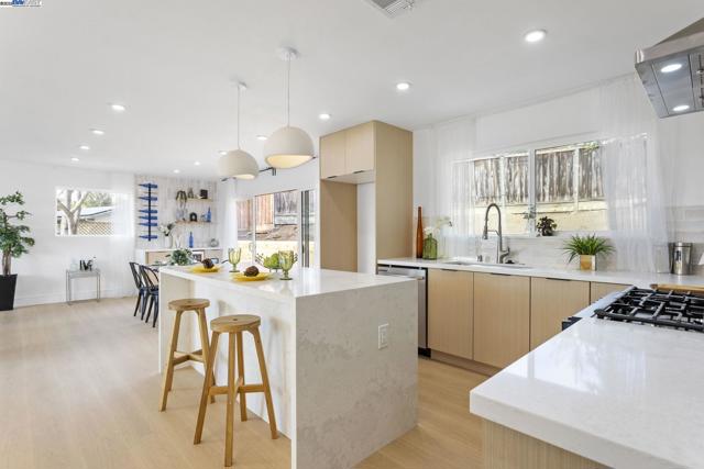 365 Monaco Ave, Union City CA: https://media.crmls.org/mediaz/d5a4fb9e-4195-4a28-98c0-2c9cd52a2b0a.jpg