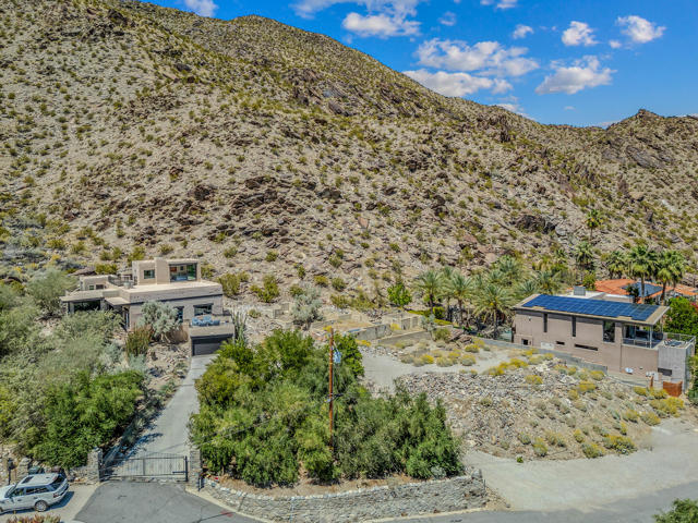 1821 Crestview Drive, Palm Springs CA: https://media.crmls.org/mediaz/d5a4fef6-ac7f-4369-b743-aa6dcba5107d.jpg