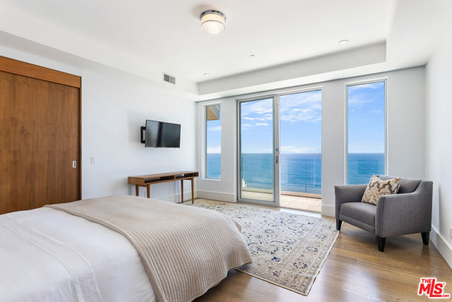 200 ARNO Way, Pacific Palisades CA: https://media.crmls.org/mediaz/d5a515b9-65d3-43ba-86bb-ffc70131cb54.jpg