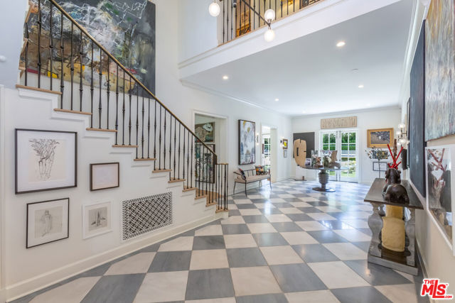 400 S Hudson Avenue, Los Angeles CA: https://media.crmls.org/mediaz/d5a57d13-678a-4da3-b1b9-efe4c08a1eee.jpg