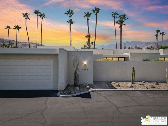 1445 Via Isla, Palm Springs CA: https://media.crmls.org/mediaz/d5a6ded5-fa37-4262-bac5-cf3deaf59469.jpg