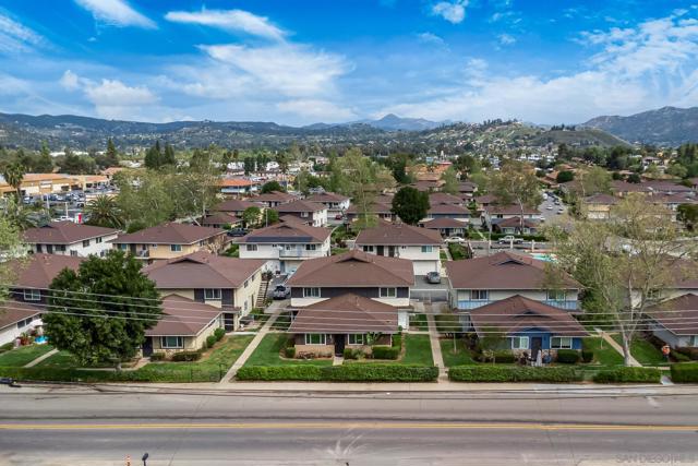 12126 Lemon Crest Dr, Lakeside CA: https://media.crmls.org/mediaz/d5a8026a-a1d4-4e64-8a12-3ac420b3df3c.jpg