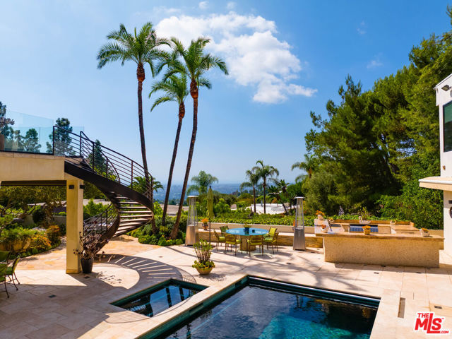 1821 Loma Vista Drive, Beverly Hills CA: https://media.crmls.org/mediaz/d5a8b3b9-7828-47b1-b3a8-eeaa2b4c3981.jpg