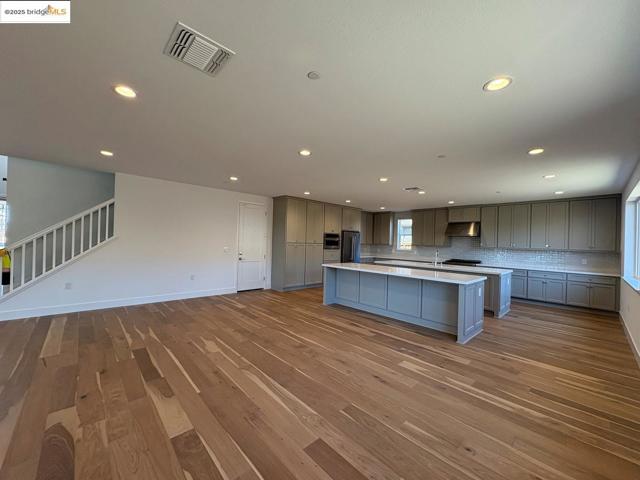 445 Trellis WAY, Brentwood CA: https://media.crmls.org/mediaz/d5a8d123-6f8b-4f79-b3da-9eec89dad741.jpg