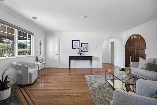 17526 Parker Rd, Castro Valley CA: https://media.crmls.org/mediaz/d5a92a7f-32fa-455d-8dca-82e06107b0e4.jpg