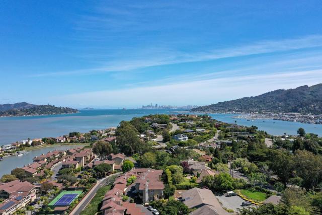 124 Mission Drive, Mill Valley CA: https://media.crmls.org/mediaz/d5a95230-17a4-49a9-af1d-f80ba5072cc2.jpg