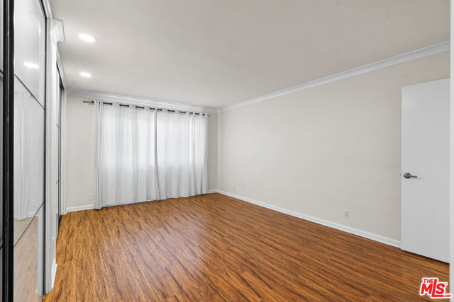 818 S Lucerne Boulevard, Los Angeles CA: https://media.crmls.org/mediaz/d5a99258-5b5f-4ae6-9070-e04723e05022.jpg