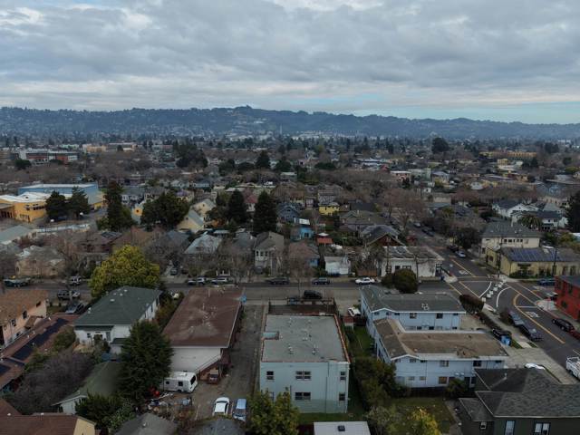 2238 7Th, Berkeley CA: https://media.crmls.org/mediaz/d5a9f361-46a9-4cef-97a8-fe353a72bd09.jpg