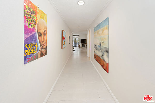 200 N Swall Drive, Beverly Hills CA: https://media.crmls.org/mediaz/d5aa4865-4bb6-464d-a1a3-4ca4fe316ab7.jpg