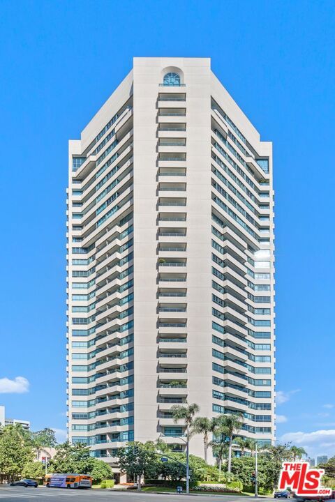 10490 Wilshire Boulevard, Los Angeles CA: https://media.crmls.org/mediaz/d5aaf8ec-1701-4985-9255-3c4cd810306c.jpg