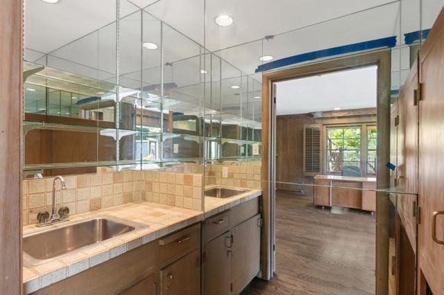680 Fairway Circle, Hillsborough CA: https://media.crmls.org/mediaz/d5ac1aa6-4465-4d77-b55d-6c3fb5b5b0c6.jpg