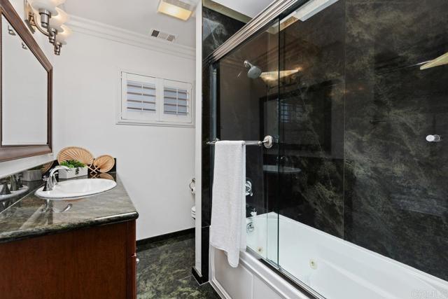7911 Laurelridge Road, San Diego CA: https://media.crmls.org/mediaz/d5ac20ff-8e1a-47c6-bb60-e1ca0ecbe50a.jpg