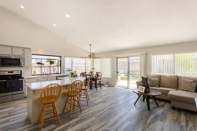 Detail Gallery Image 9 of 31 For 4413 Point Degada, Oceanside,  CA 92058 - 4 Beds | 2 Baths