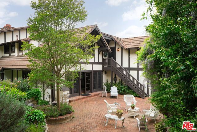 4385 Via Presada, Santa Barbara CA: https://media.crmls.org/mediaz/d5acf39d-ae35-4ee4-a7c4-72084ad30da4.jpg