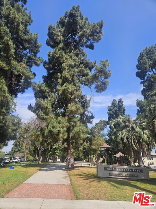 854 1/2 S Plymouth Boulevard, Los Angeles CA: https://media.crmls.org/mediaz/d5ad31d4-ec84-4d15-85e1-315be66afd4e.jpg