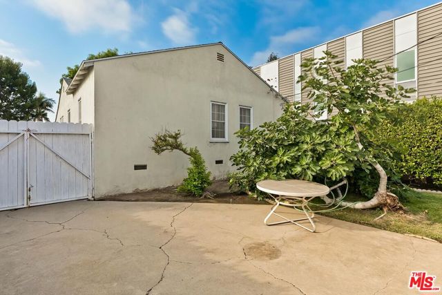 12508 Greene Avenue, Los Angeles CA: https://media.crmls.org/mediaz/d5ad62d9-42c1-45c4-b9c4-4d49e857e0d6.jpg