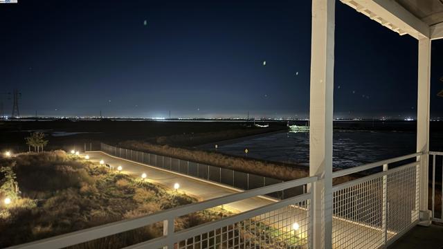 Image 19 of 39 For 9572 Seawind Way