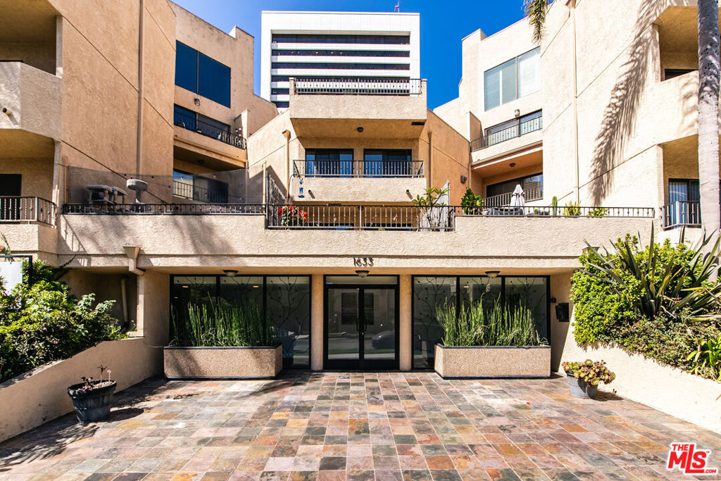 1633 S Bentley Avenue #102